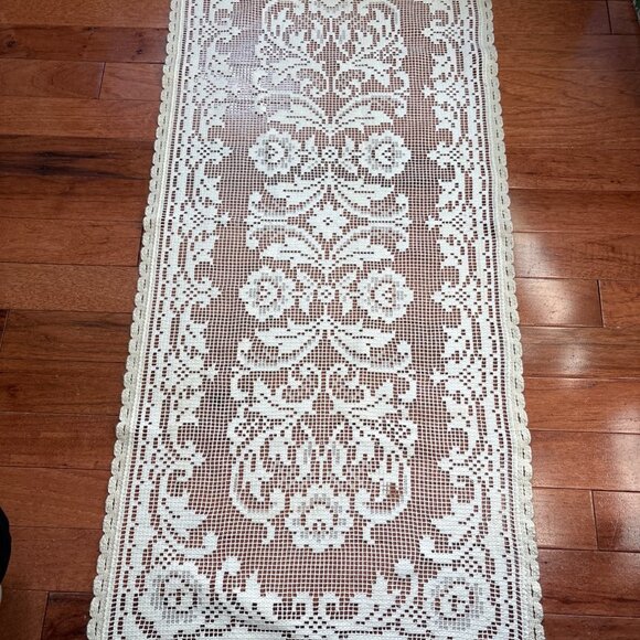 Vintage Handcrafted Crochet Lace Table Runner Floral Pattern 38" x 17" - Picture 6 of 14